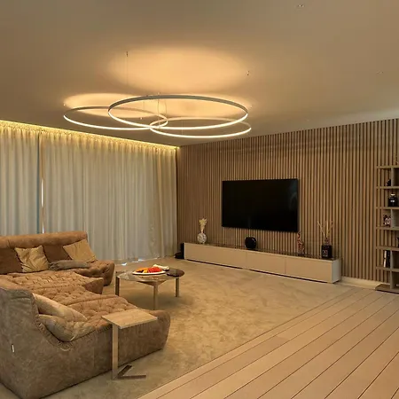 Kempinski 100m From וילה