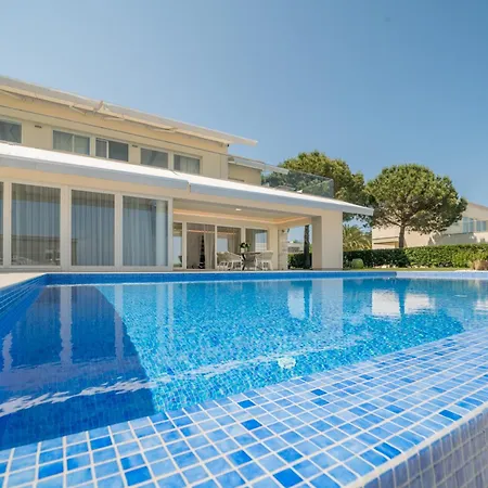 Kempinski 100m From וילה *