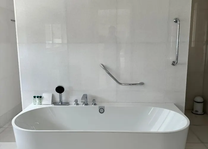 Kempinski 100m From Villa