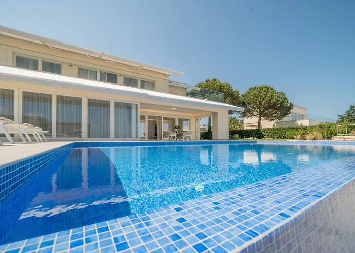 Kempinski 100m From Villa *