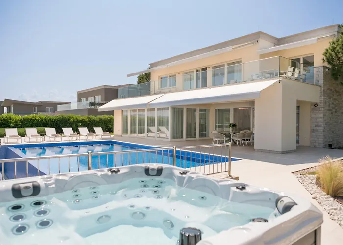 Kempinski 100m From *