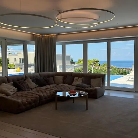 Barbara Situated Within Luxury Golf & Adriatic 别墅