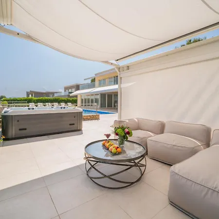Barbara Situated Within Luxury Golf & Adriatic * 萨武德里亚