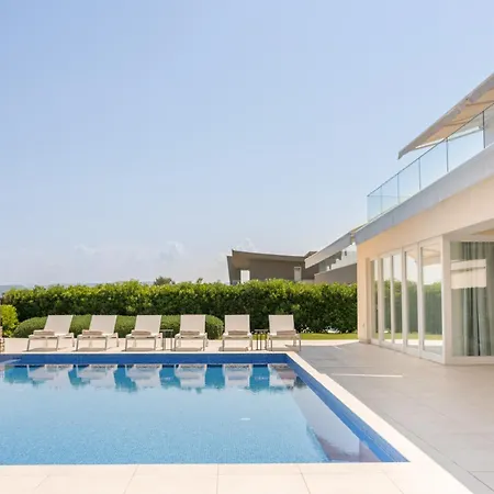 Barbara Situated Within Luxury Golf & Adriatic * 萨武德里亚