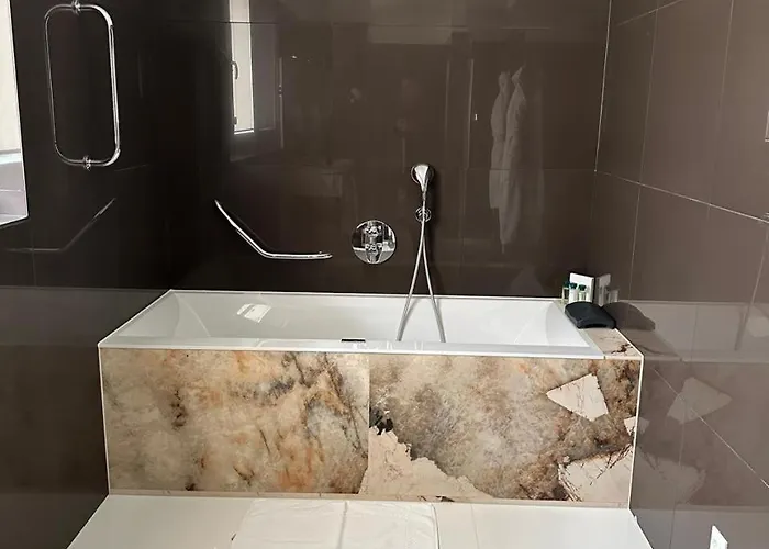 Kempinski 100m From Villa